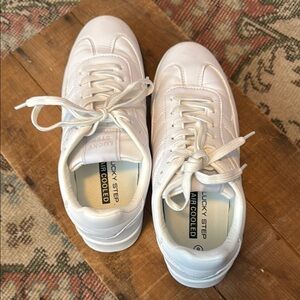 Lucky Step Women's White Sneakers